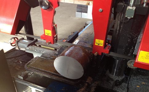 松山湖管委会卧式带锯床加工时出现明显振荡如何排查？